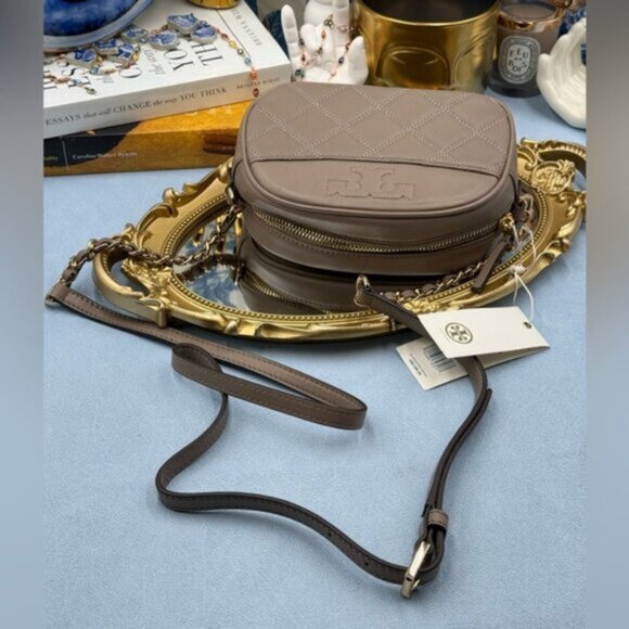 🆕 TORY BURCH 🧿 NWT Savannah Chain Link Camera Bag, French Gray AUTHENTICATED - Picture 7 of 12